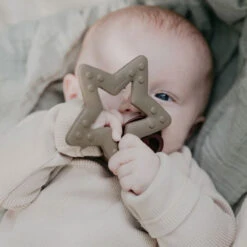 Bibs Massaggiagengive Baby Bitie Star Per Neonato 2-10mesi - Stella 9 Bibs Massaggiagengive Baby Bitie Star Per Neonato 2-10mesi - Stella -Negozio Di Prodotti Per Bambini 0094270 bibs massaggiagengive baby bitie star per neonato 2 10mesi stella