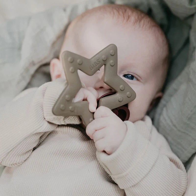 Bibs Massaggiagengive Baby Bitie Star Per Neonato 2-10mesi - Stella 6 Bibs Massaggiagengive Baby Bitie Star Per Neonato 2-10mesi - Stella - immagine 4