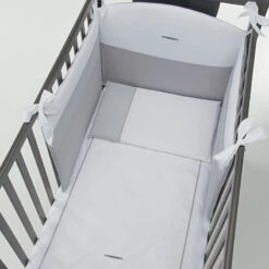 Foppapedretti 3pz Completo Piumone Celebrity Con Paracolpi E Federa In Cotone -Negozio Di Prodotti Per Bambini 0096492 foppapedretti 3pz completo piumone celebrity con paracolpi e federa in cotone