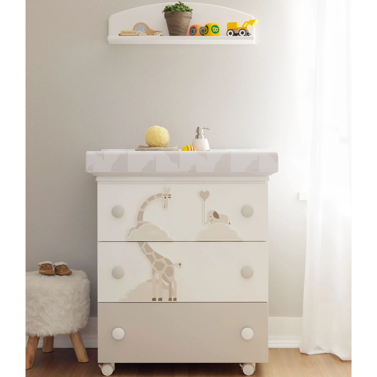 Pali Lettino Savana In Legno Di Faggio Con Bagnetto Fasciatoio, Set Letto Piumone, Set Lenzuola E Coperta In Pile 4 Pali Lettino Savana In Legno Di Faggio Con Bagnetto Fasciatoio, Set Letto Piumone, Set Lenzuola E Coperta In Pile - immagine 2