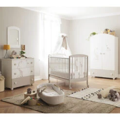 Pali Lettino Savana In Legno Di Faggio Con Bagnetto Fasciatoio, Set Letto Piumone, Set Lenzuola E Coperta In Pile 9 Pali Lettino Savana In Legno Di Faggio Con Bagnetto Fasciatoio, Set Letto Piumone, Set Lenzuola E Coperta In Pile -Negozio Di Prodotti Per Bambini 0098903 pali lettino savana in legno di faggio con bagnetto fasciatoio set letto piumone set lenzuola e cope