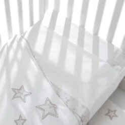 Erbesi Set 3pz Lenzuola Star Con Lenzuolo Sopra, Lenzuolo Con Angoli E Cuscino - Tortora -Negozio Di Prodotti Per Bambini 0101233 erbesi set 3pz lenzuola star con lenzuolo sopra lenzuolo con angoli e cuscino tortora